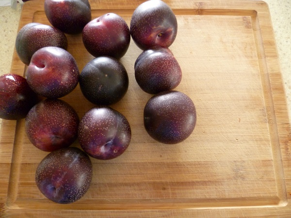 Comment faire de la confiture à partir d'une prune avec une pierre et dénoyautées - recettes simples