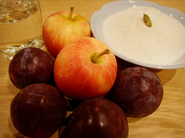 Comment faire de la confiture à partir d'une prune avec une pierre et dénoyautées - recettes simples