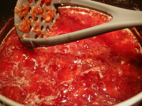 Comment faire de la confiture à partir d'une prune avec une pierre et dénoyautées - recettes simples