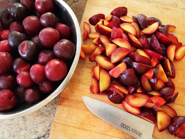 Comment faire de la confiture à partir d'une prune avec une pierre et dénoyautées - recettes simples
