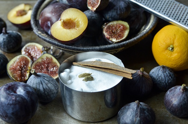 Comment faire de la confiture à partir d'une prune avec une pierre et dénoyautées - recettes simples