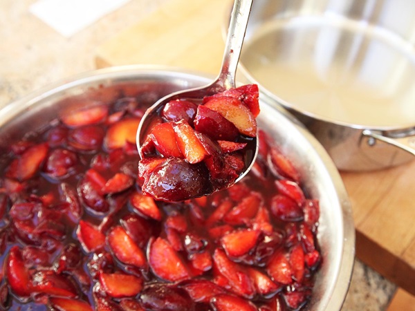 Comment faire de la confiture à partir d'une prune avec une pierre et dénoyautées - recettes simples