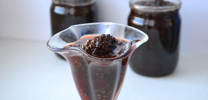Confiture de pommes de pin