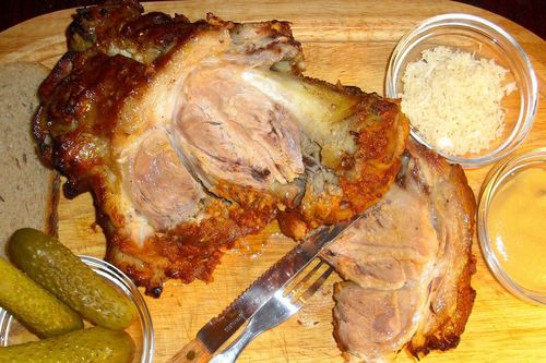 Veprevo genou en tchèque, une recette avec une photo. Comment faire cuire un knuckle cuit au four dans la maison, instructions étape par étape