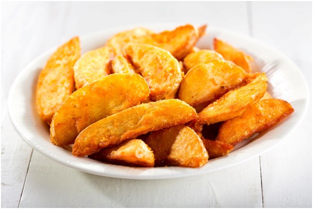 pommes de terre sur une plaque