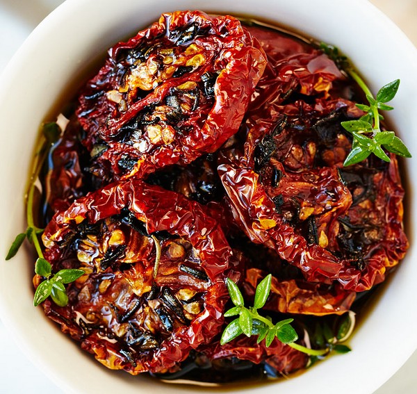 Tomates séchées au soleil, recettes à la maison. Comment faire des tomates séchées au soleil dans un séchoir à légumes, four, pour l'hiver Tomates séchées au soleil, recettes à la maison. Comment faire des tomates séchées au soleil dans un séchoir à légumes, four, pour l'hiver