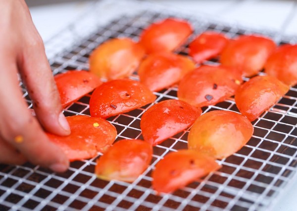 Tomates séchées au soleil, recettes à la maison. Comment faire des tomates séchées au soleil dans un séchoir à légumes, four, pour l'hiver