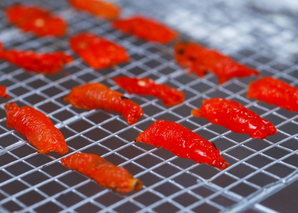 Tomates séchées au soleil, recettes à la maison. Comment faire des tomates séchées au soleil dans un séchoir à légumes, four, pour l'hiver