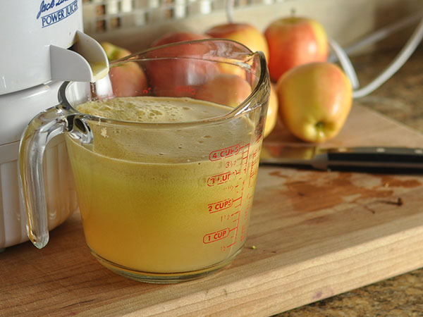 Comment préparer le jus de pomme pour l'hiver