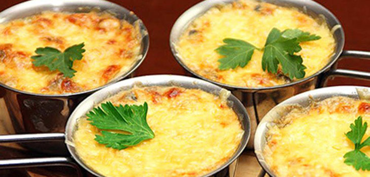 Julienne au poulet et aux champignons: comment cuisiner à la maison