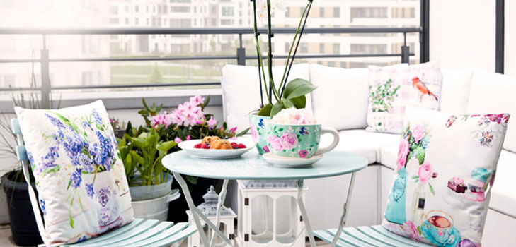 L'été en ville: comment aménager un balcon pour se reposer