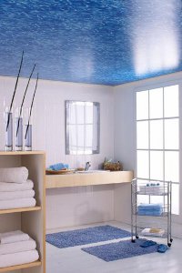 Plafond tendu dans la salle de bain