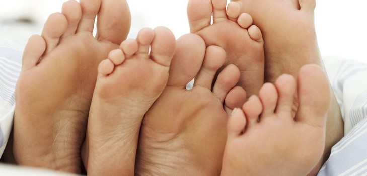 Nous nous débarrassons de la transpiration des pieds une fois pour toutes