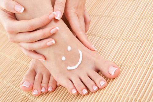 Nous nous débarrassons de la transpiration des pieds une fois pour toutes