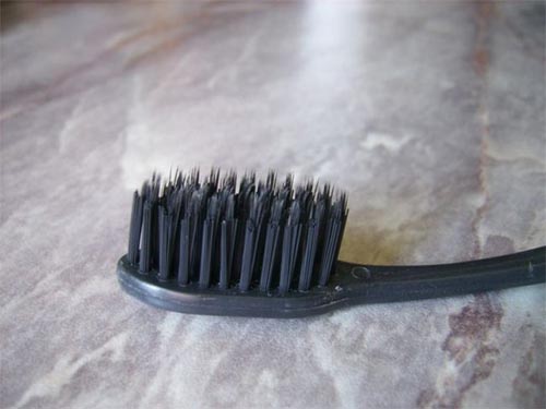 À quelle fréquence dois-je changer ma brosse à dents