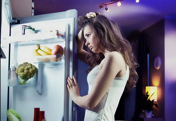 Comment manger et rester mince: les secrets d'un dîner tardif