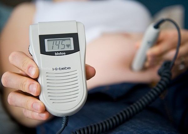 Comment tester le rythme cardiaque fœtal à la maison