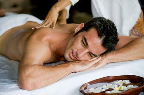Comment faire un massage relaxant du dos pour les hommes