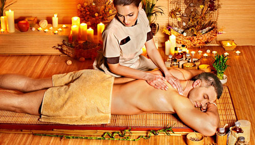 Comment faire un massage relaxant du dos pour les hommes