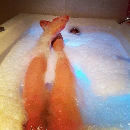 femme prenant un bain
