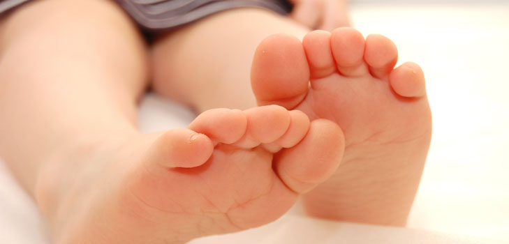 Massage avec les pieds plats