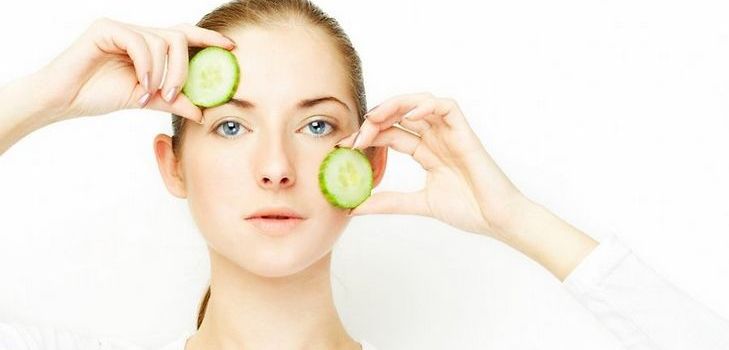 Oedème sur le visage fatigué? Lisez ici comment se débarrasser d'eux!