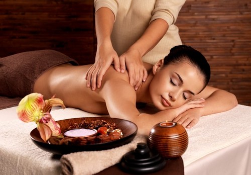 Massage thaïlandais à CROWN THAI SPA - une touche de bonheur